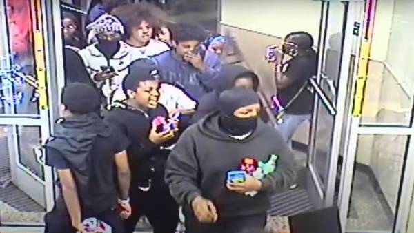 Video shows group of 100 teenagers ransacking Wawa
