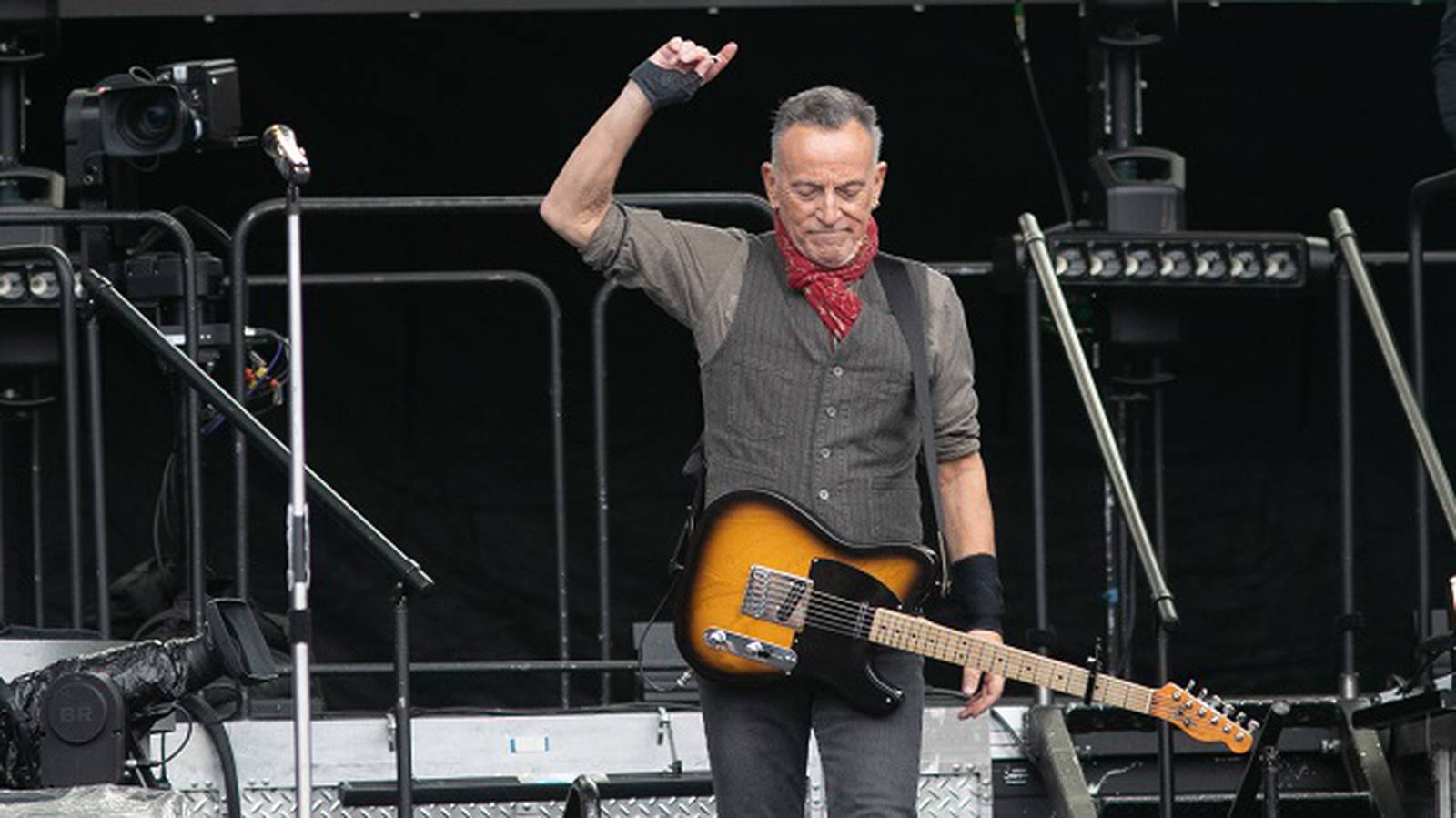 Bruce Springsteen postpones tour dates due to vocal issues KONO 101.1